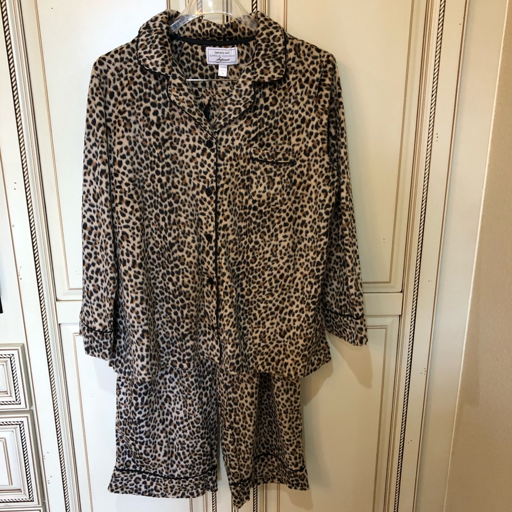 NEW Warm & Fuzzy Animal Print Pajama Set - PL